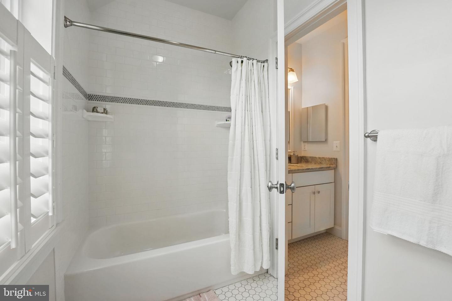 204 ELM ST SW, VIENNA, Virginia 22180, 4 Bedrooms Bedrooms, ,3 BathroomsBathrooms,Residential,For sale,204 ELM ST SW,VAFX2241148 MLS # VAFX2241148