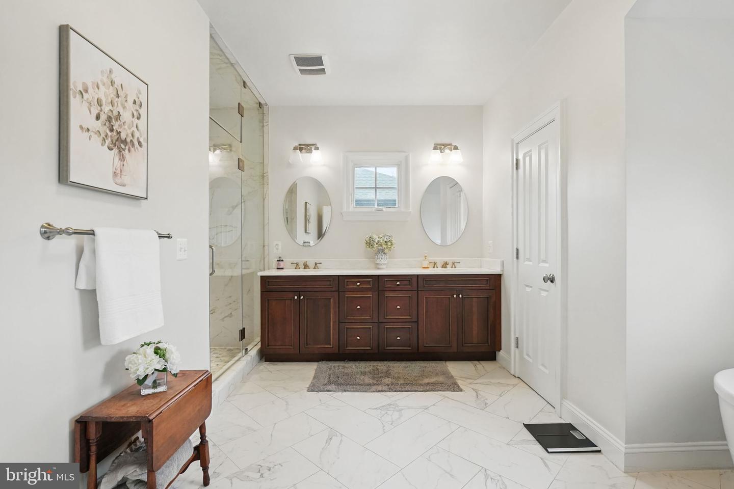 204 ELM ST SW, VIENNA, Virginia 22180, 4 Bedrooms Bedrooms, ,3 BathroomsBathrooms,Residential,For sale,204 ELM ST SW,VAFX2241148 MLS # VAFX2241148