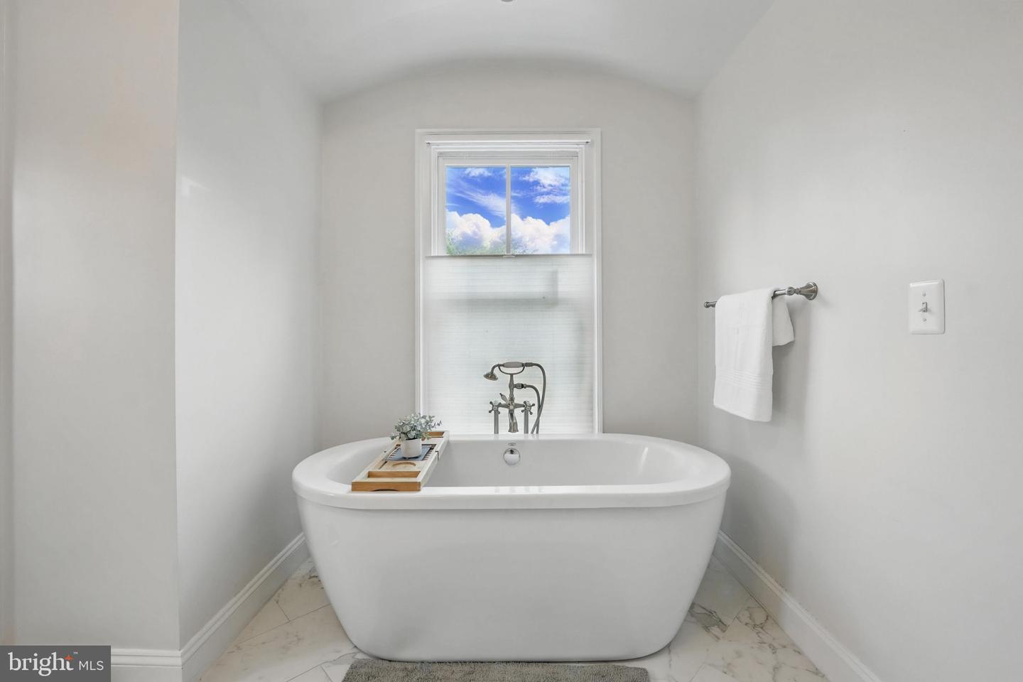 204 ELM ST SW, VIENNA, Virginia 22180, 4 Bedrooms Bedrooms, ,3 BathroomsBathrooms,Residential,For sale,204 ELM ST SW,VAFX2241148 MLS # VAFX2241148