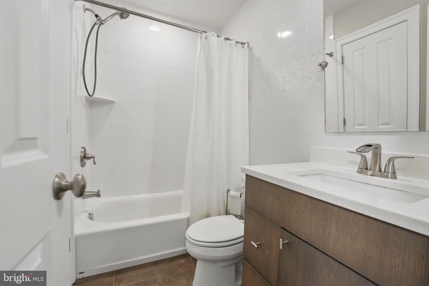204 ELM ST SW, VIENNA, Virginia 22180, 4 Bedrooms Bedrooms, ,3 BathroomsBathrooms,Residential,For sale,204 ELM ST SW,VAFX2241148 MLS # VAFX2241148