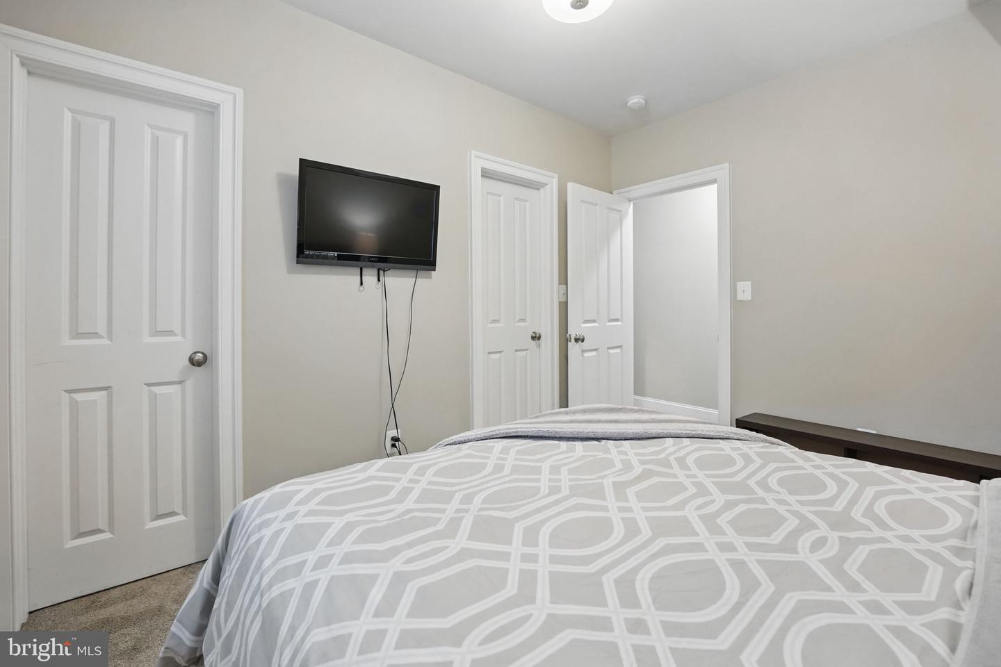 204 ELM ST SW, VIENNA, Virginia 22180, 4 Bedrooms Bedrooms, ,3 BathroomsBathrooms,Residential,For sale,204 ELM ST SW,VAFX2241148 MLS # VAFX2241148