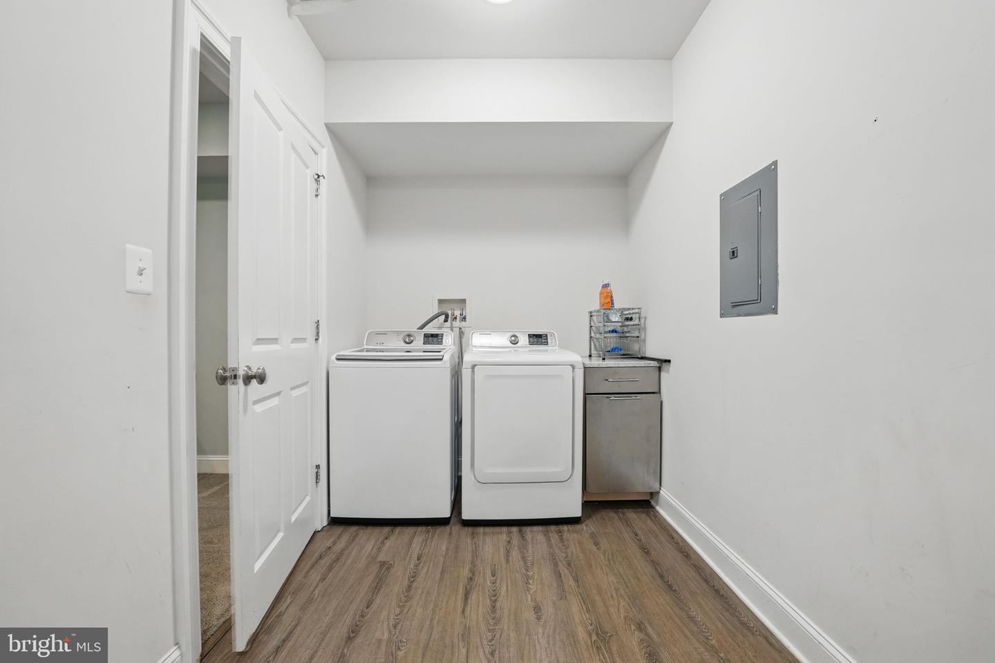 204 ELM ST SW, VIENNA, Virginia 22180, 4 Bedrooms Bedrooms, ,3 BathroomsBathrooms,Residential,For sale,204 ELM ST SW,VAFX2241148 MLS # VAFX2241148