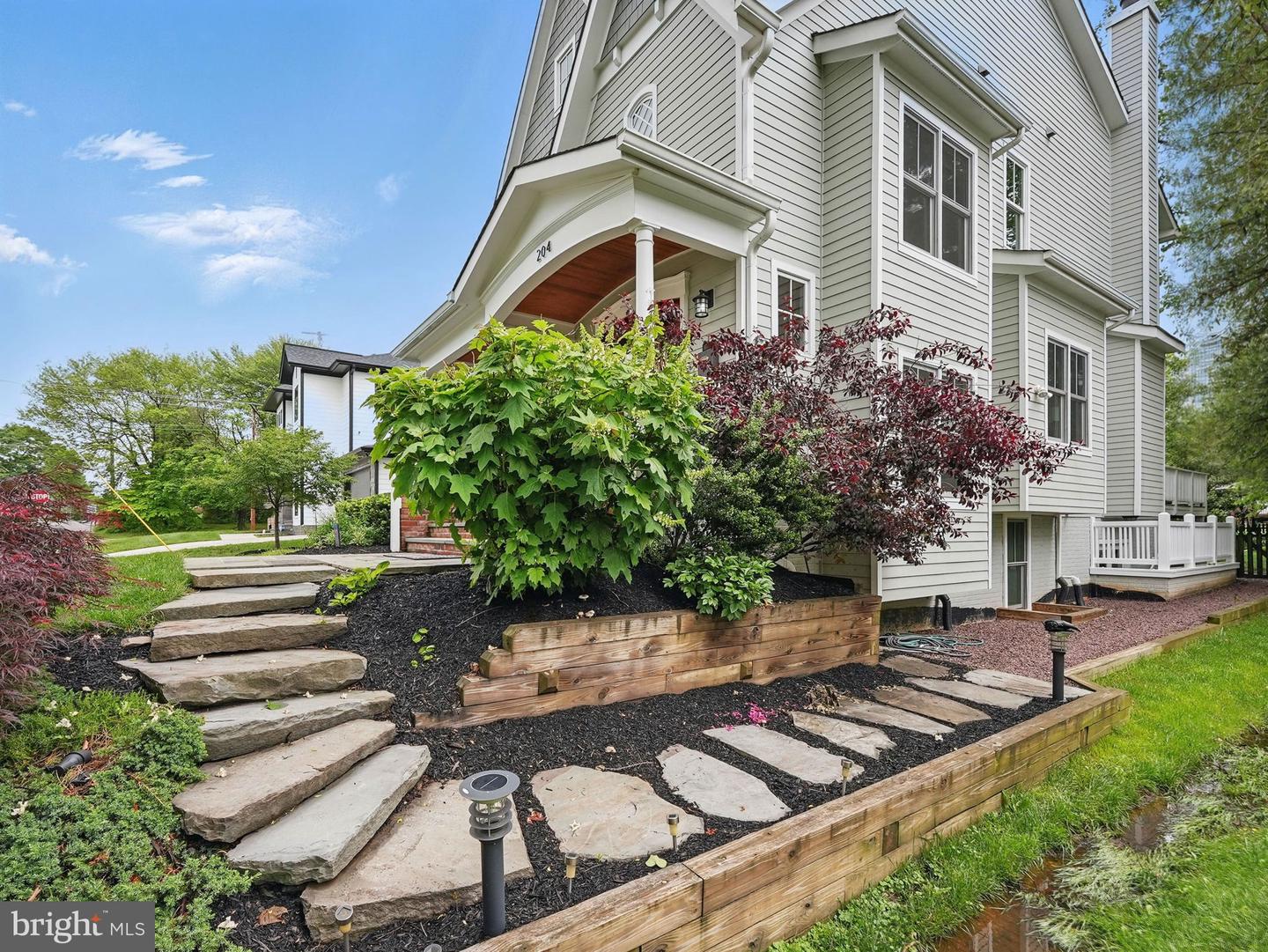 204 ELM ST SW, VIENNA, Virginia 22180, 4 Bedrooms Bedrooms, ,3 BathroomsBathrooms,Residential,For sale,204 ELM ST SW,VAFX2241148 MLS # VAFX2241148
