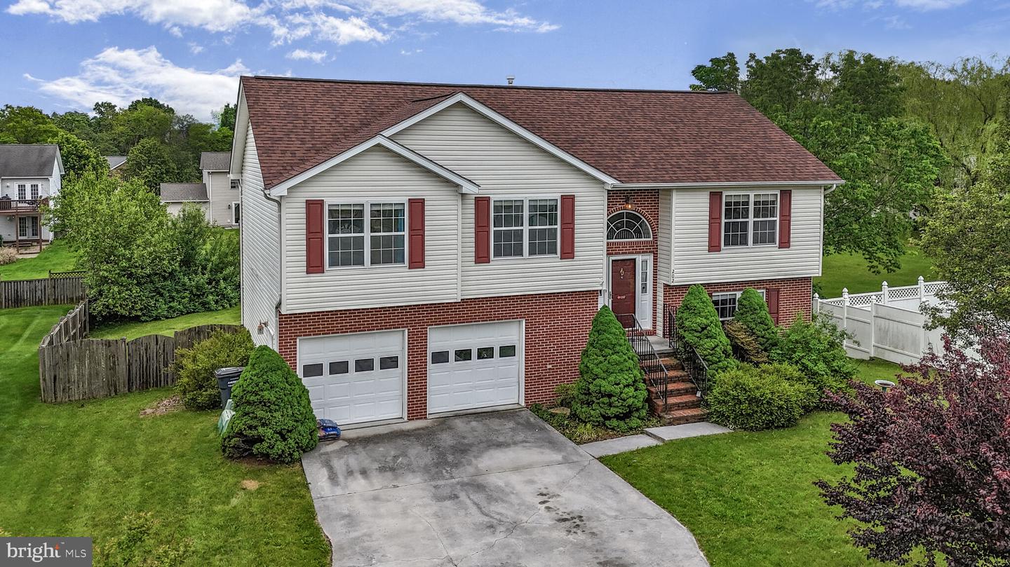 202 GOLDENROD RD, WINCHESTER, Virginia 22602, 4 Bedrooms Bedrooms, ,3 BathroomsBathrooms,Residential,For sale,202 GOLDENROD RD,VAFV2034198 MLS # VAFV2034198