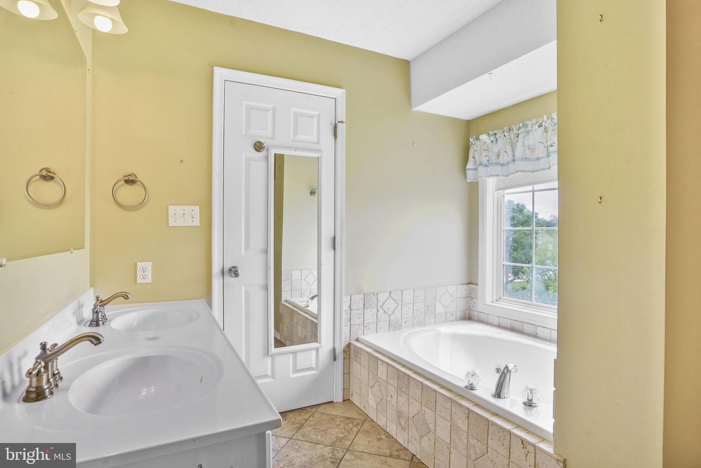 202 GOLDENROD RD, WINCHESTER, Virginia 22602, 4 Bedrooms Bedrooms, ,3 BathroomsBathrooms,Residential,For sale,202 GOLDENROD RD,VAFV2034198 MLS # VAFV2034198