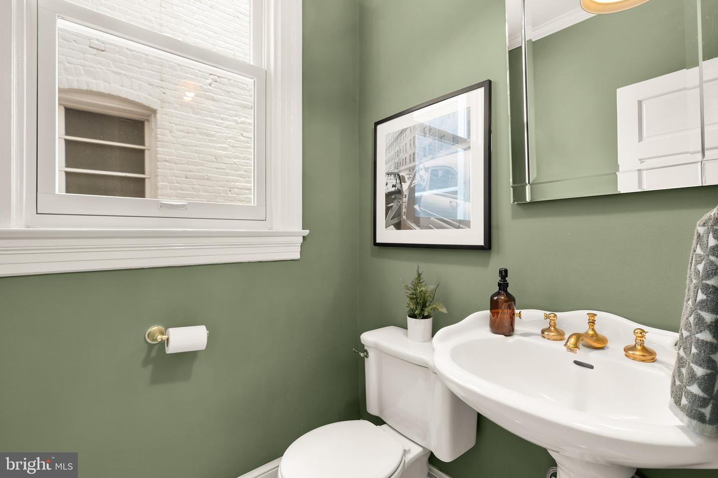 61 W ST NW, WASHINGTON, District Of Columbia 20001, 4 Bedrooms Bedrooms, ,2 BathroomsBathrooms,Residential,For sale,61 W ST NW,DCDC2200896 MLS # DCDC2200896