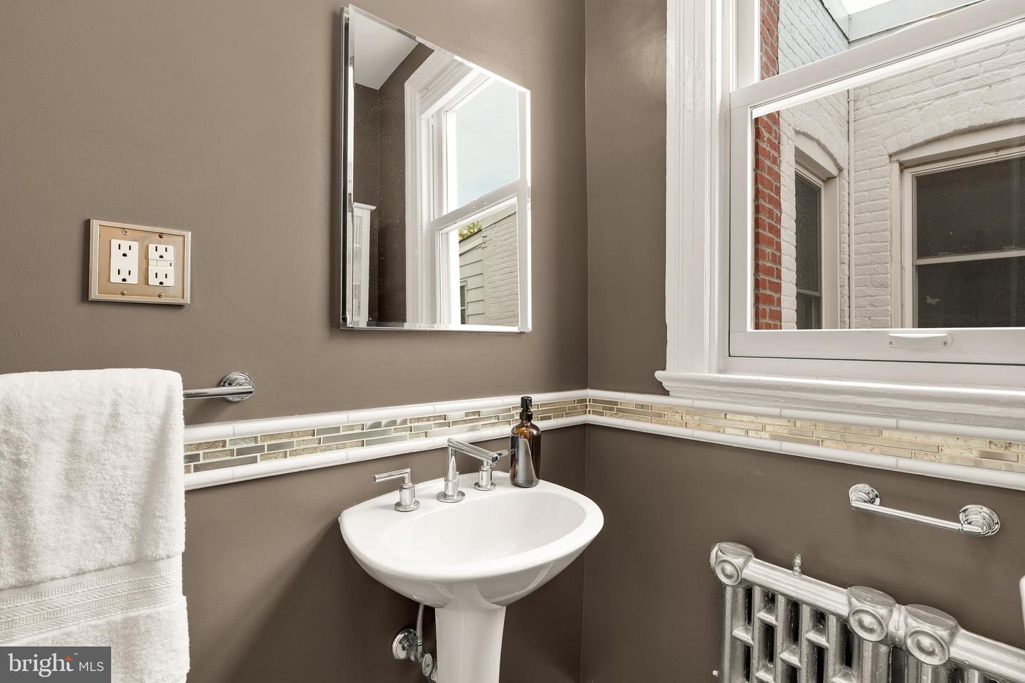 61 W ST NW, WASHINGTON, District Of Columbia 20001, 4 Bedrooms Bedrooms, ,2 BathroomsBathrooms,Residential,For sale,61 W ST NW,DCDC2200896 MLS # DCDC2200896