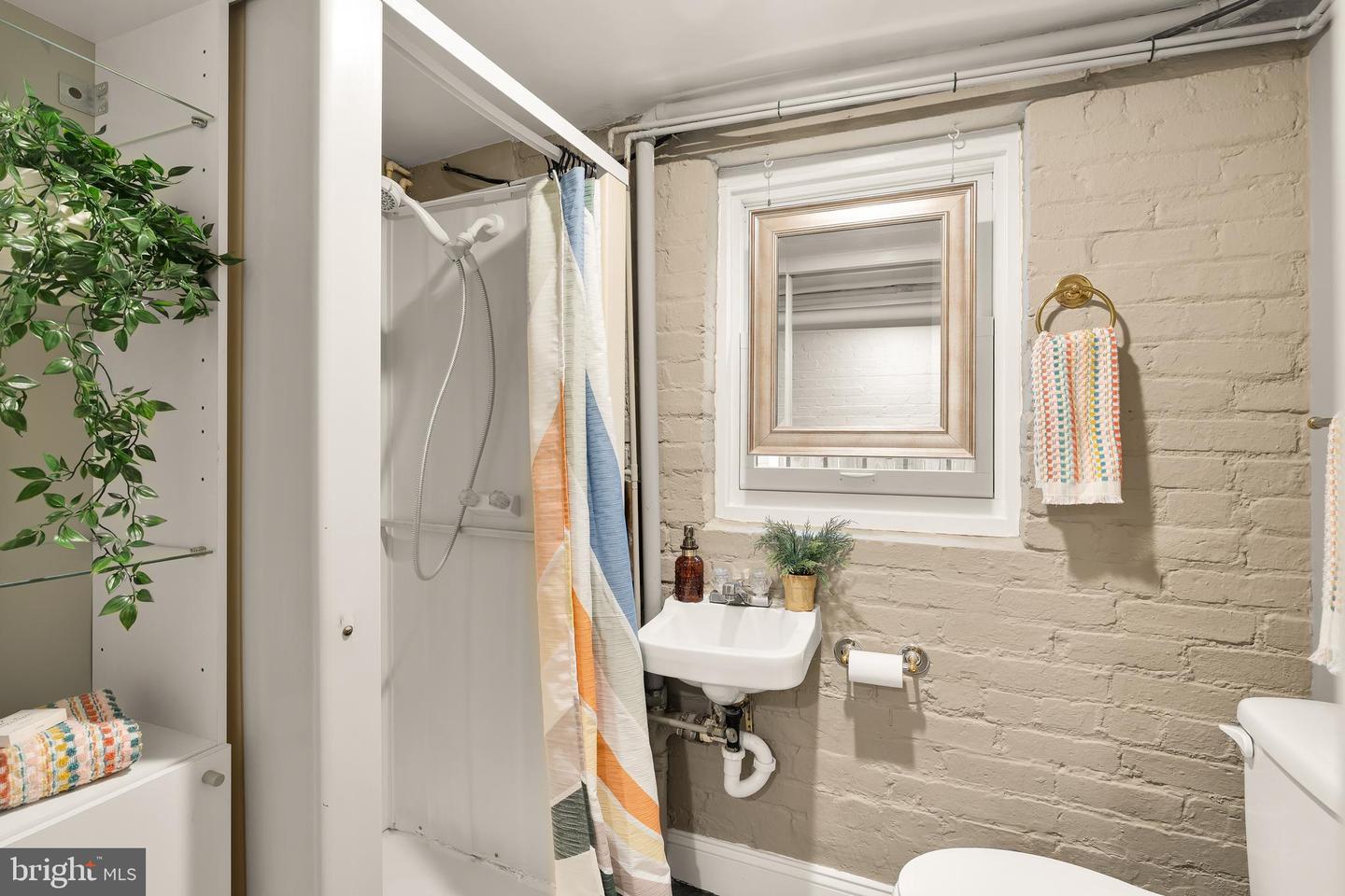 61 W ST NW, WASHINGTON, District Of Columbia 20001, 4 Bedrooms Bedrooms, ,2 BathroomsBathrooms,Residential,For sale,61 W ST NW,DCDC2200896 MLS # DCDC2200896
