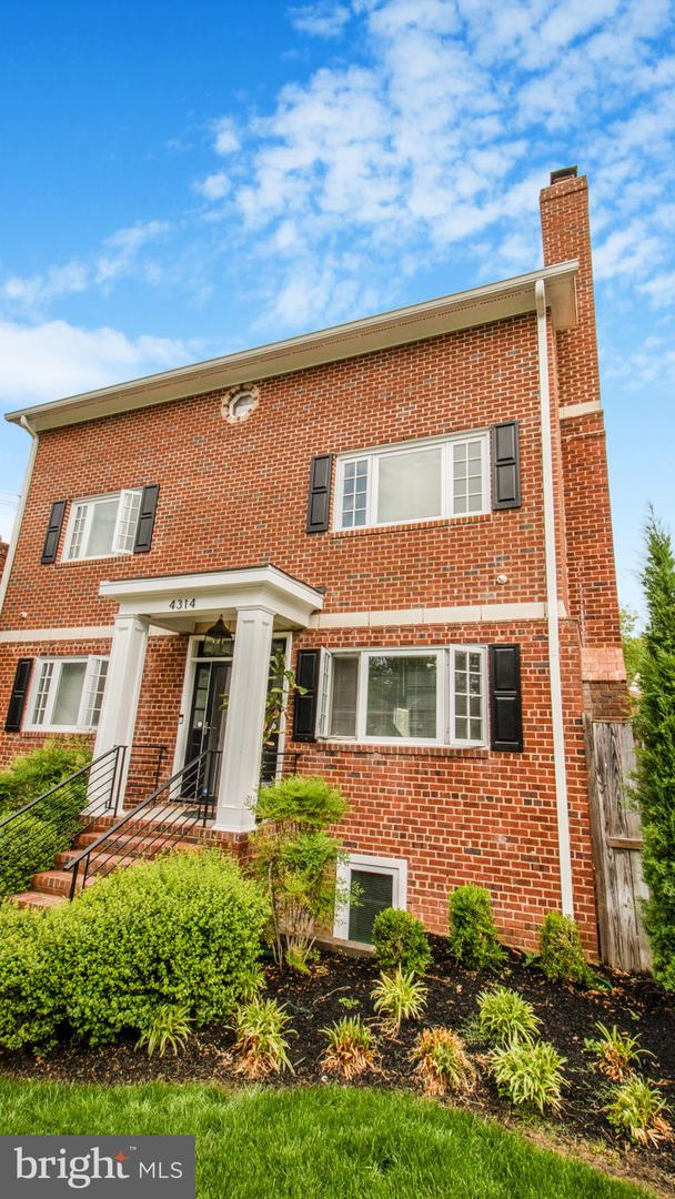 4314 H ST SE, WASHINGTON, District Of Columbia 20019, 5 Bedrooms Bedrooms, ,4 BathroomsBathrooms,Residential,For sale,4314 H ST SE,DCDC2200912 MLS # DCDC2200912