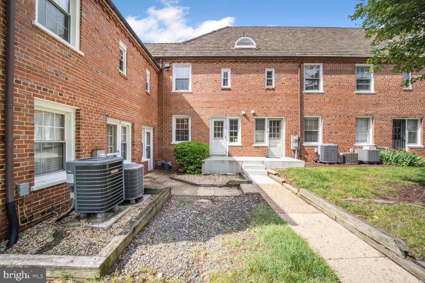 2034 FORT DAVIS ST SE #B, WASHINGTON, District Of Columbia 20020, 2 Bedrooms Bedrooms, ,1 BathroomBathrooms,Residential,For sale,2034 FORT DAVIS ST SE #B,DCDC2200950 MLS # DCDC2200950