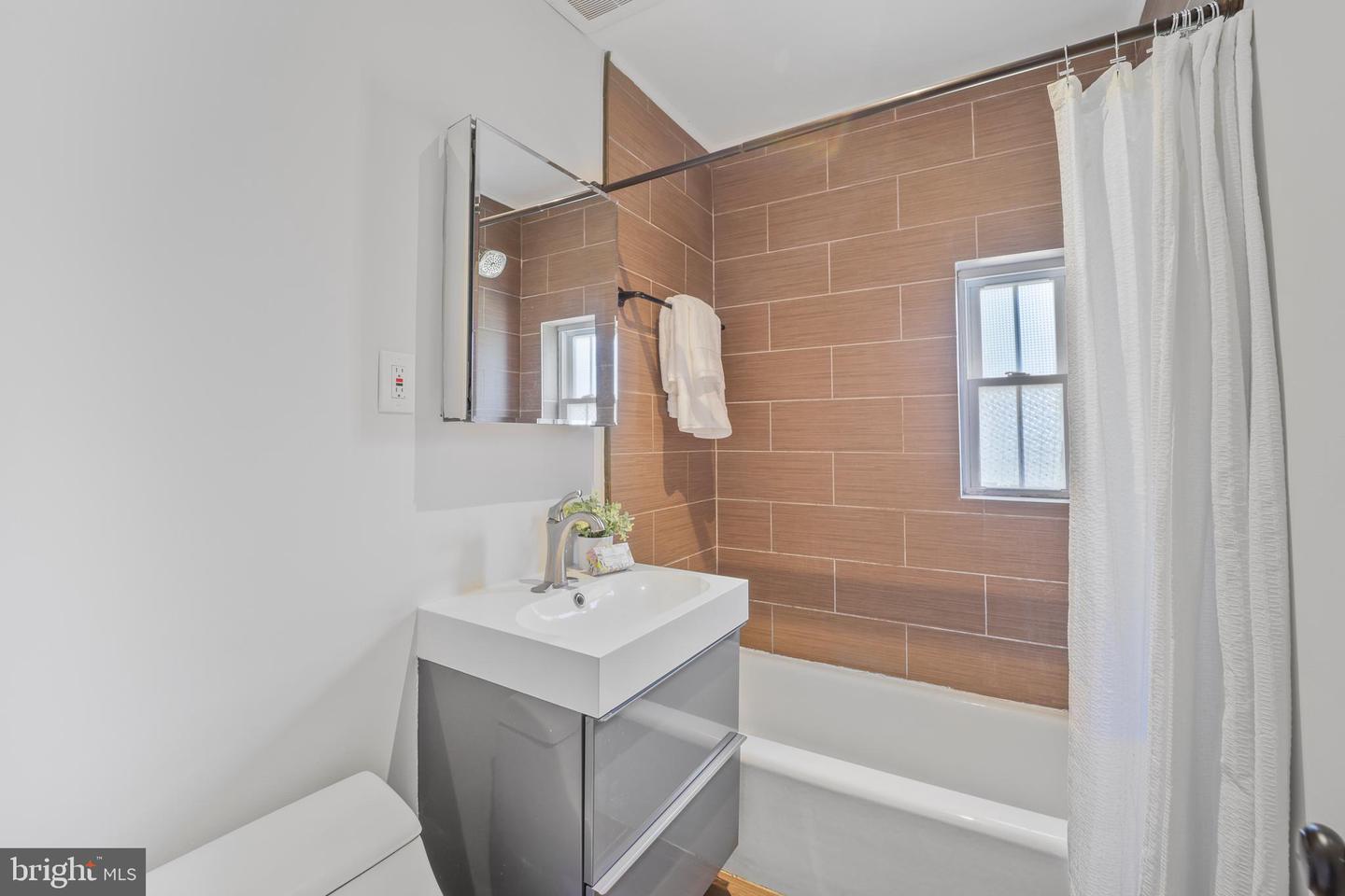 2034 FORT DAVIS ST SE #B, WASHINGTON, District Of Columbia 20020, 2 Bedrooms Bedrooms, ,1 BathroomBathrooms,Residential,For sale,2034 FORT DAVIS ST SE #B,DCDC2200950 MLS # DCDC2200950