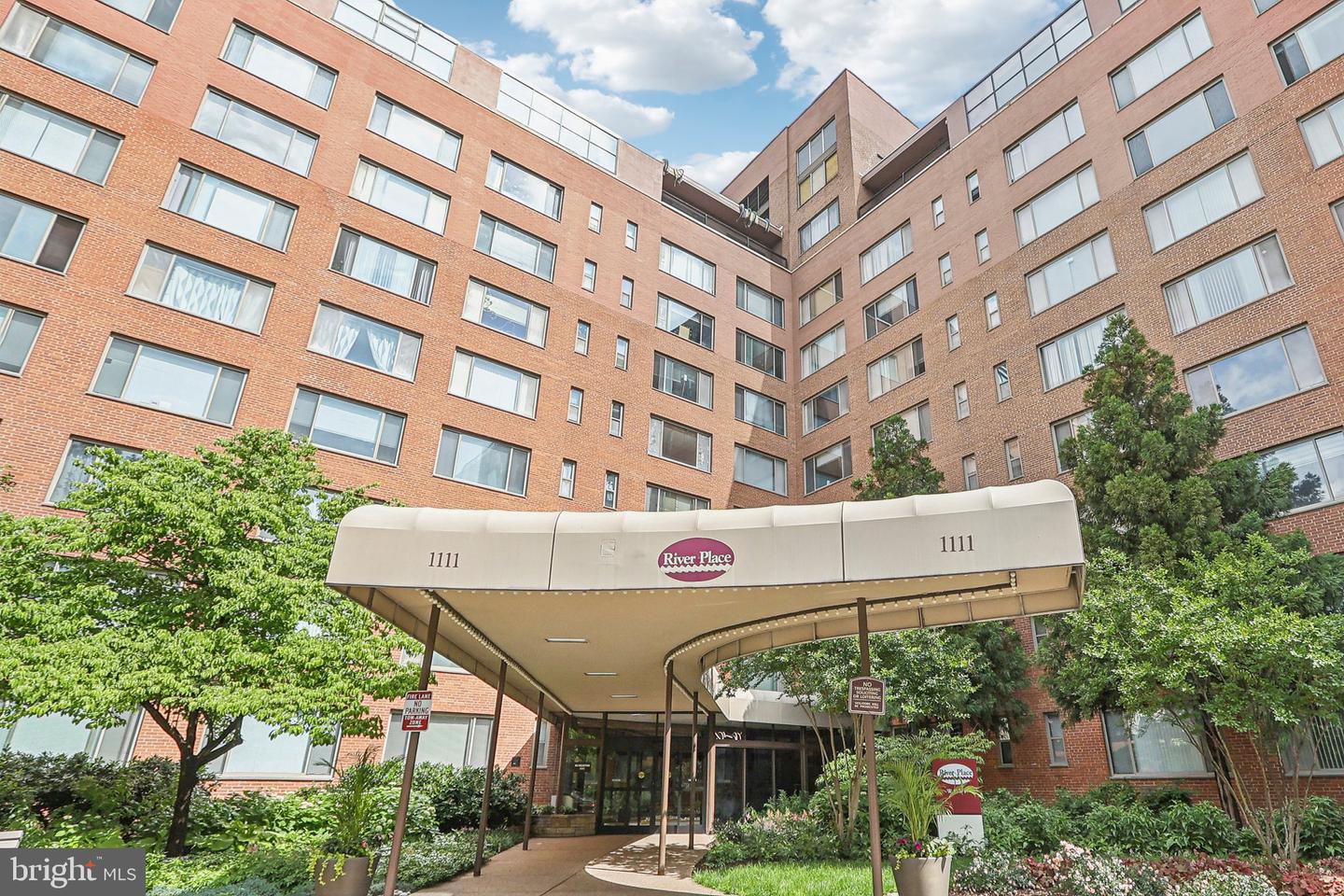 1111 ARLINGTON BLVD #810, ARLINGTON, Virginia 22209, ,1 BathroomBathrooms,Residential,For sale,1111 ARLINGTON BLVD #810,VAAR2057568 MLS # VAAR2057568
