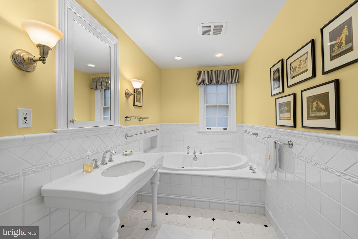 3637 VEAZEY ST NW, WASHINGTON, District Of Columbia 20008, 4 Bedrooms Bedrooms, ,4 BathroomsBathrooms,Residential,For sale,3637 VEAZEY ST NW,DCDC2201086 MLS # DCDC2201086