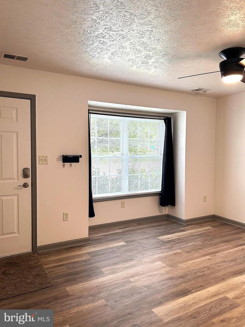 426 RIDGEFIELD AVE, STEPHENS CITY, Virginia 22655, 2 Bedrooms Bedrooms, ,1 BathroomBathrooms,Residential,For sale,426 RIDGEFIELD AVE,VAFV2034216 MLS # VAFV2034216