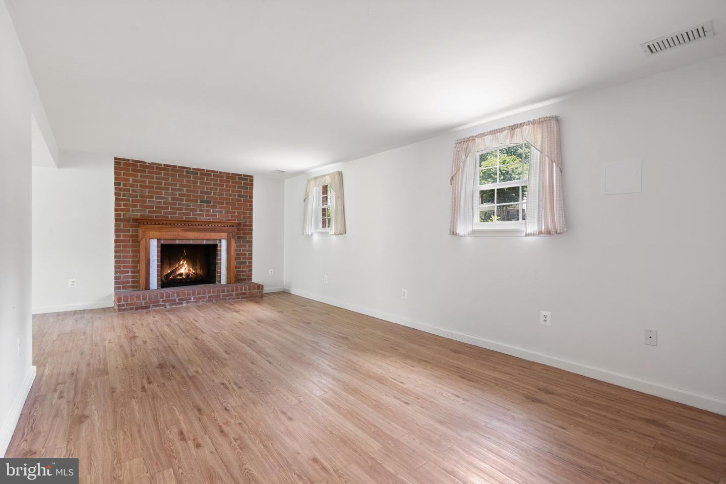9366 FERNWOOD CT, MANASSAS, Virginia 20110, 4 Bedrooms Bedrooms, ,2 BathroomsBathrooms,Residential,For sale,9366 FERNWOOD CT,VAMN2008342 MLS # VAMN2008342