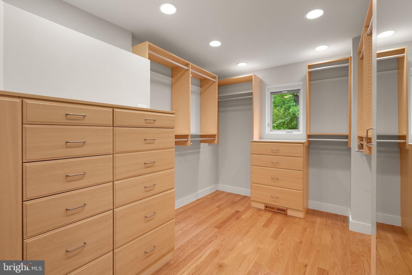 2200 SPINNAKER CT, RESTON, Virginia 20191, 4 Bedrooms Bedrooms, 15 Rooms Rooms,3 BathroomsBathrooms,Residential,For sale,2200 SPINNAKER CT,VAFX2241274 MLS # VAFX2241274