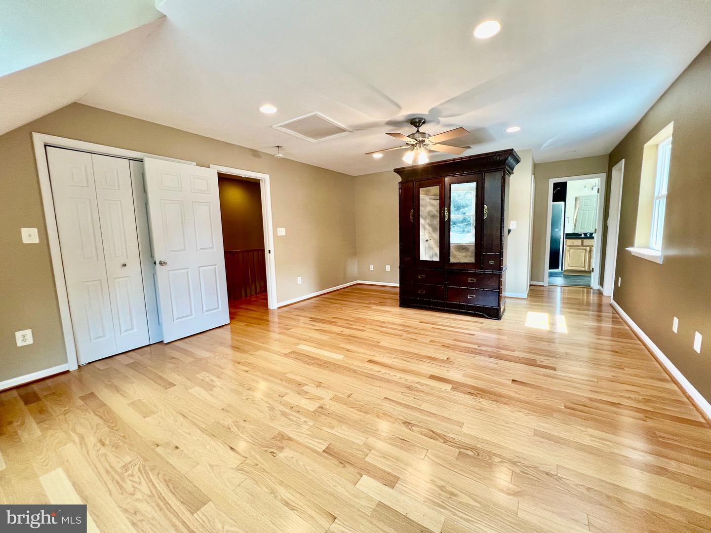 6605 KEENE DR, SPRINGFIELD, Virginia 22152, 5 Bedrooms Bedrooms, ,5 BathroomsBathrooms,Residential,For sale,6605 KEENE DR,VAFX2241356 MLS # VAFX2241356