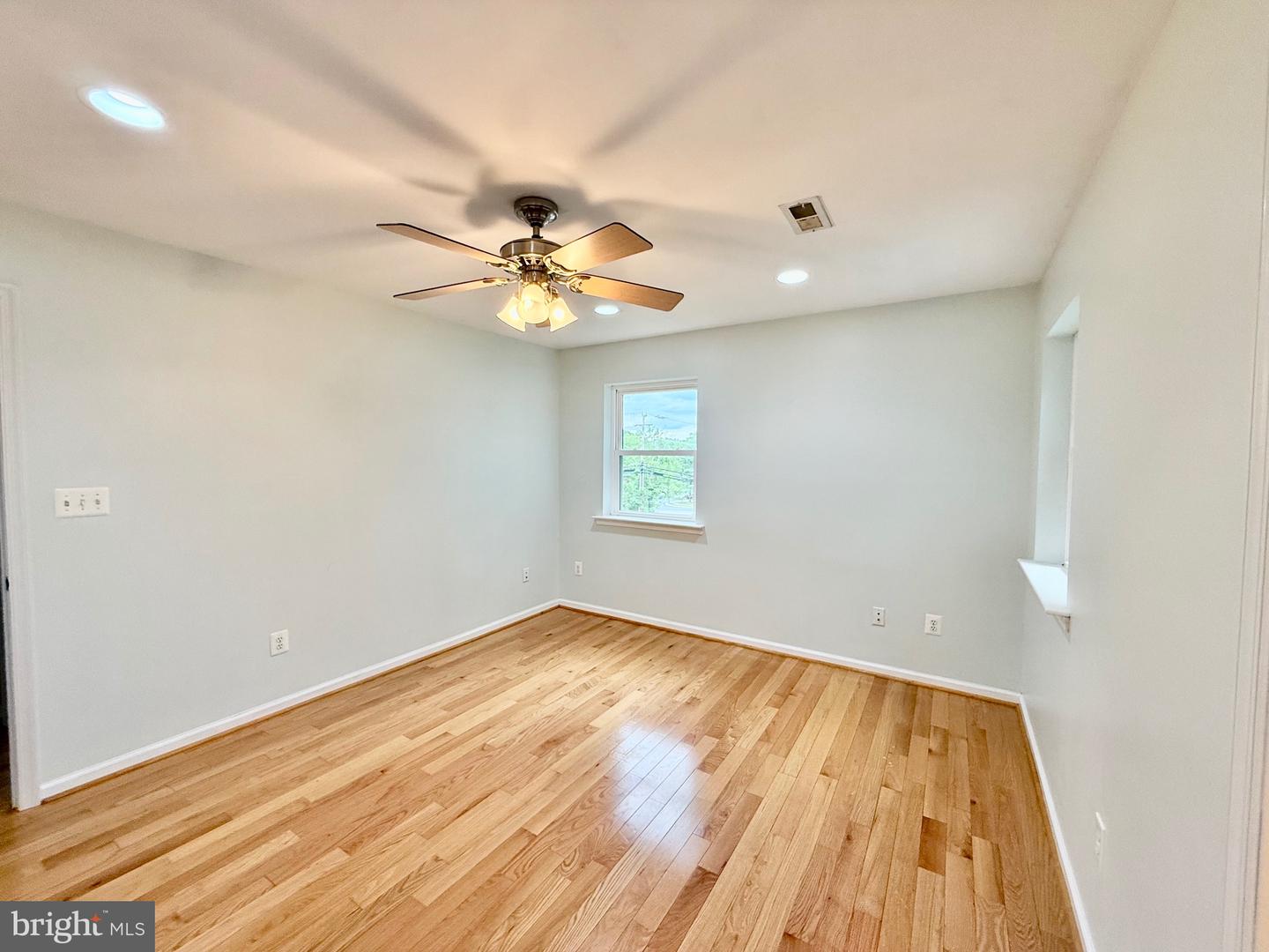 6605 KEENE DR, SPRINGFIELD, Virginia 22152, 5 Bedrooms Bedrooms, ,5 BathroomsBathrooms,Residential,For sale,6605 KEENE DR,VAFX2241356 MLS # VAFX2241356