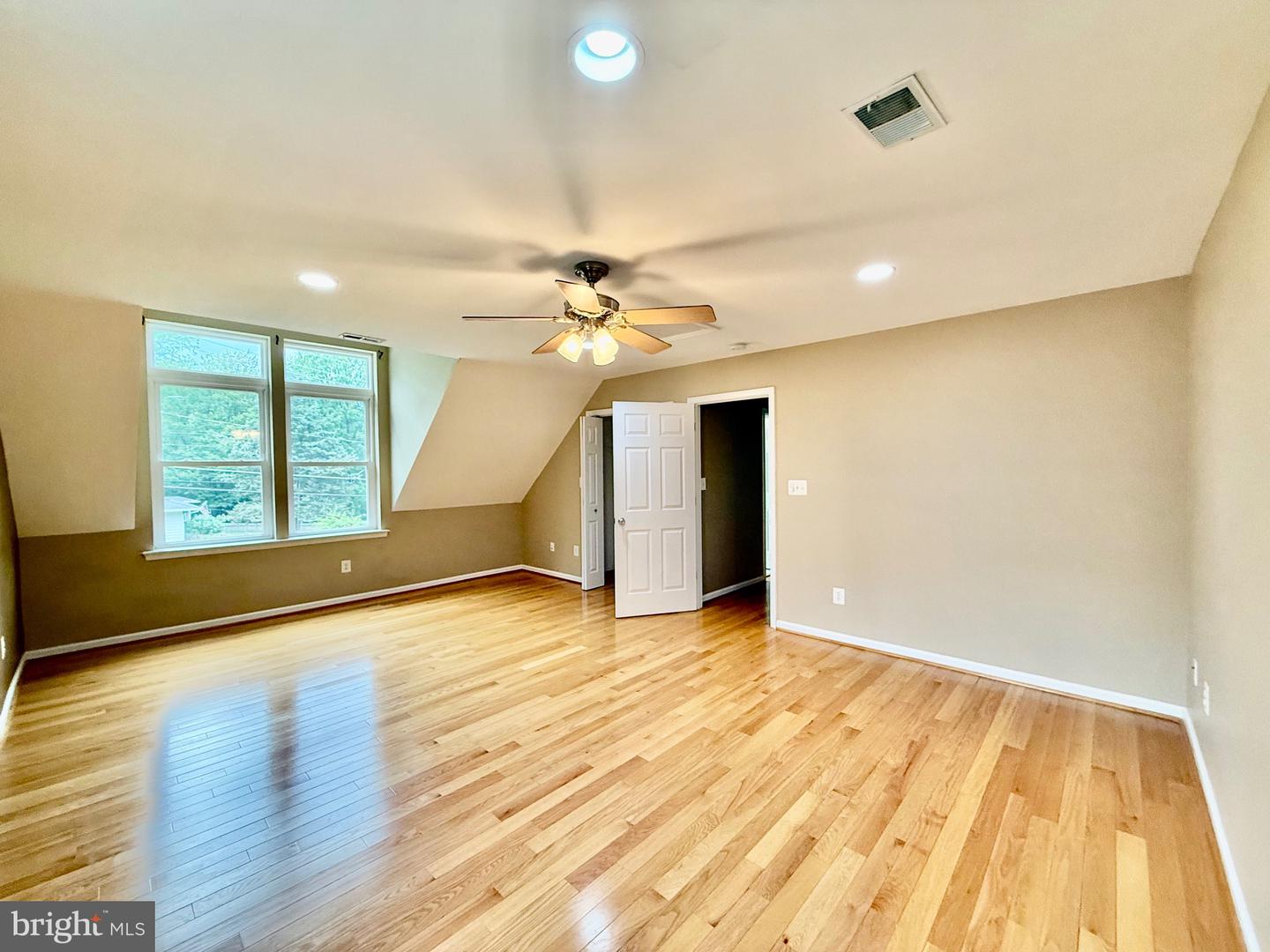 6605 KEENE DR, SPRINGFIELD, Virginia 22152, 5 Bedrooms Bedrooms, ,5 BathroomsBathrooms,Residential,For sale,6605 KEENE DR,VAFX2241356 MLS # VAFX2241356