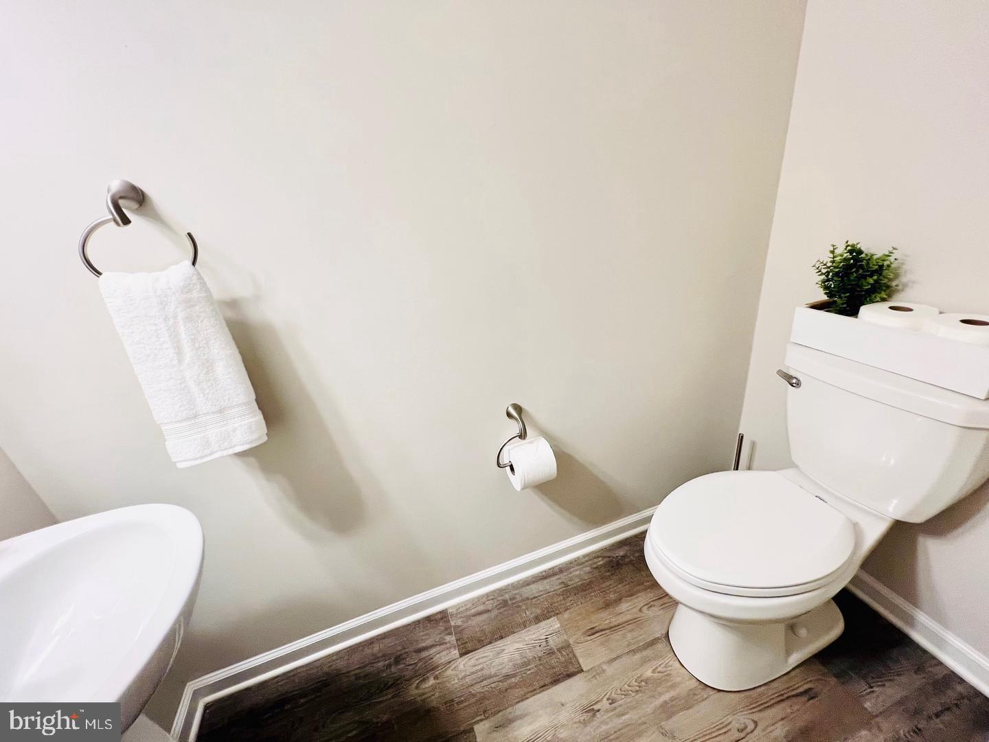 45130 KINCORA DR, STERLING, Virginia 20166, 3 Bedrooms Bedrooms, ,2 BathroomsBathrooms,Residential,For sale,45130 KINCORA DR,VALO2096778 MLS # VALO2096778
