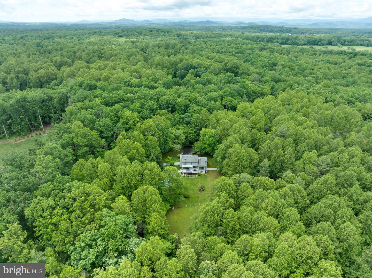 4929 S WINDSWEPT LN, MARSHALL, Virginia 20115, 4 Bedrooms Bedrooms, ,4 BathroomsBathrooms,Residential,For sale,4929 S WINDSWEPT LN,VAFQ2016672 MLS # VAFQ2016672