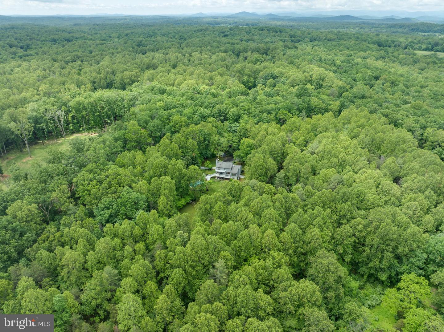 4929 S WINDSWEPT LN, MARSHALL, Virginia 20115, 4 Bedrooms Bedrooms, ,4 BathroomsBathrooms,Residential,For sale,4929 S WINDSWEPT LN,VAFQ2016672 MLS # VAFQ2016672
