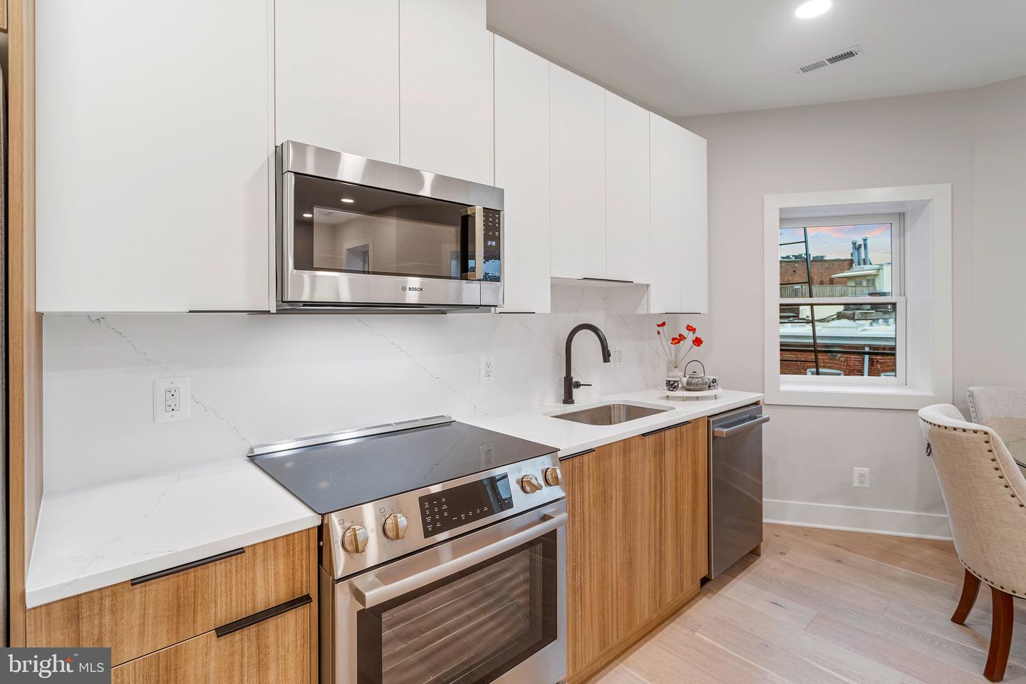 1724 CONNECTICUT AVE NW #8, WASHINGTON, District Of Columbia 20009, 2 Bedrooms Bedrooms, ,2 BathroomsBathrooms,Residential,For sale,1724 CONNECTICUT AVE NW #8,DCDC2201138 MLS # DCDC2201138