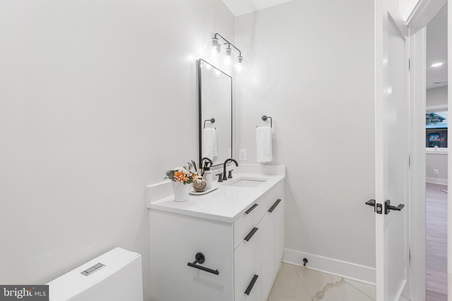1724 CONNECTICUT AVE NW #8, WASHINGTON, District Of Columbia 20009, 2 Bedrooms Bedrooms, ,2 BathroomsBathrooms,Residential,For sale,1724 CONNECTICUT AVE NW #8,DCDC2201138 MLS # DCDC2201138