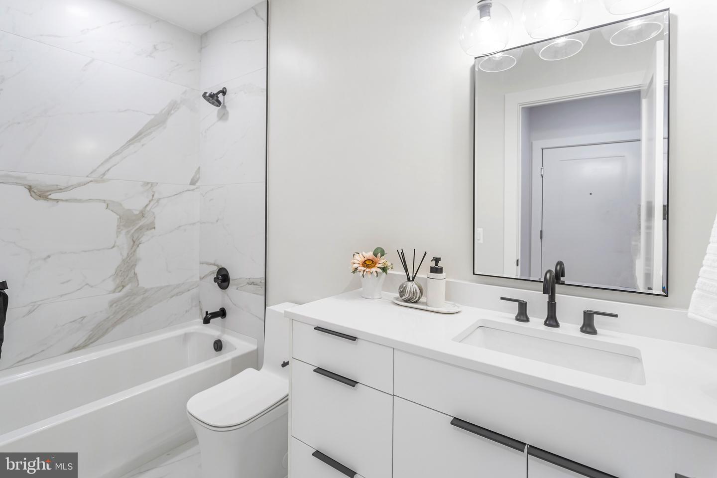 1724 CONNECTICUT AVE NW #8, WASHINGTON, District Of Columbia 20009, 2 Bedrooms Bedrooms, ,2 BathroomsBathrooms,Residential,For sale,1724 CONNECTICUT AVE NW #8,DCDC2201138 MLS # DCDC2201138