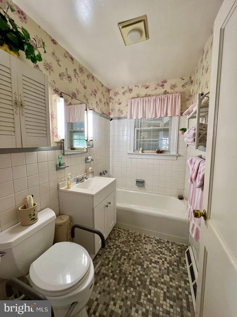 9815 RICHMOND RD, WARSAW, Virginia 22572, 3 Bedrooms Bedrooms, 7 Rooms Rooms,2 BathroomsBathrooms,Residential,For sale,9815 RICHMOND RD,VARV2000508 MLS # VARV2000508
