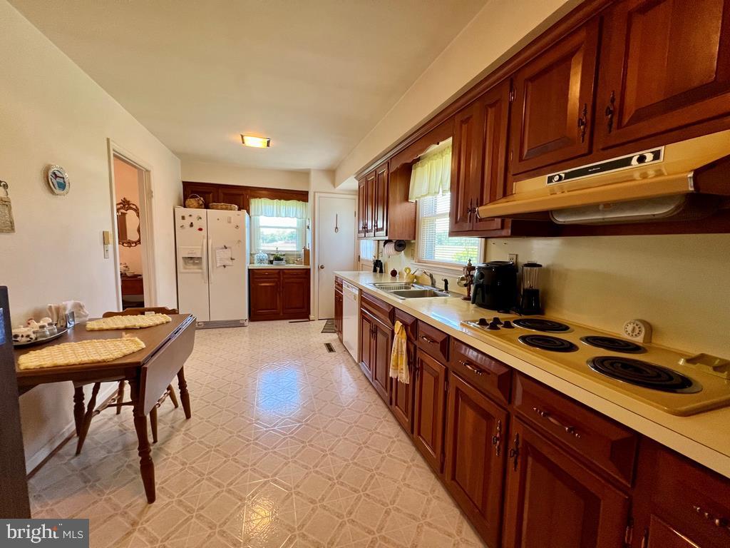 9815 RICHMOND RD, WARSAW, Virginia 22572, 3 Bedrooms Bedrooms, 7 Rooms Rooms,2 BathroomsBathrooms,Residential,For sale,9815 RICHMOND RD,VARV2000508 MLS # VARV2000508