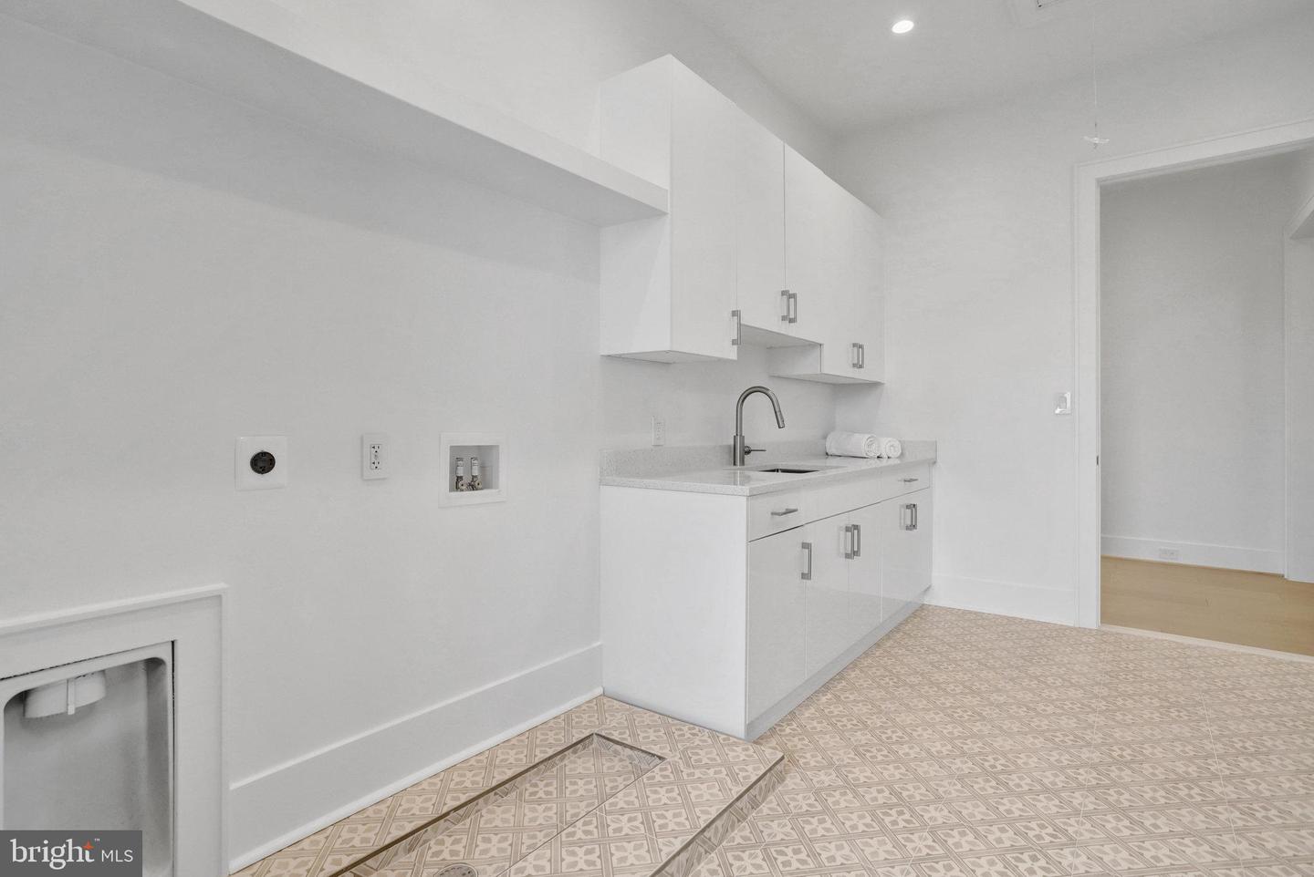 6820 BROYHILL ST, MCLEAN, Virginia 22101, 7 Bedrooms Bedrooms, ,9 BathroomsBathrooms,Residential,For sale,6820 BROYHILL ST,VAFX2241492 MLS # VAFX2241492