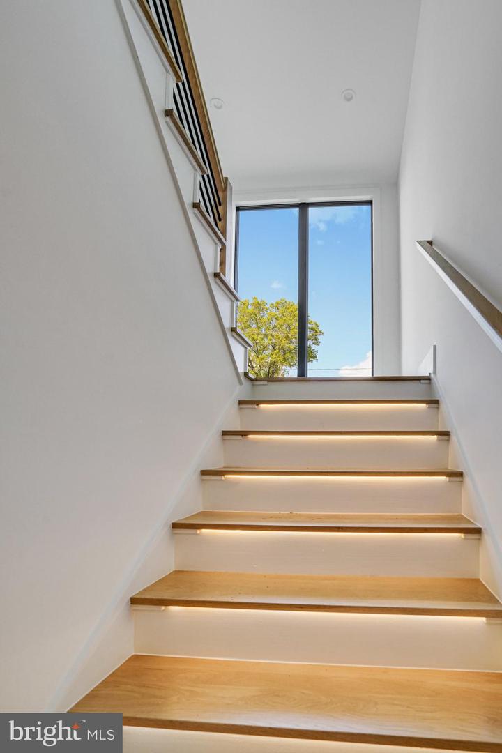 2148 CRIMMINS LN, FALLS CHURCH, Virginia 22043, 7 Bedrooms Bedrooms, ,7 BathroomsBathrooms,Residential,For sale,2148 CRIMMINS LN,VAFX2241496 MLS # VAFX2241496