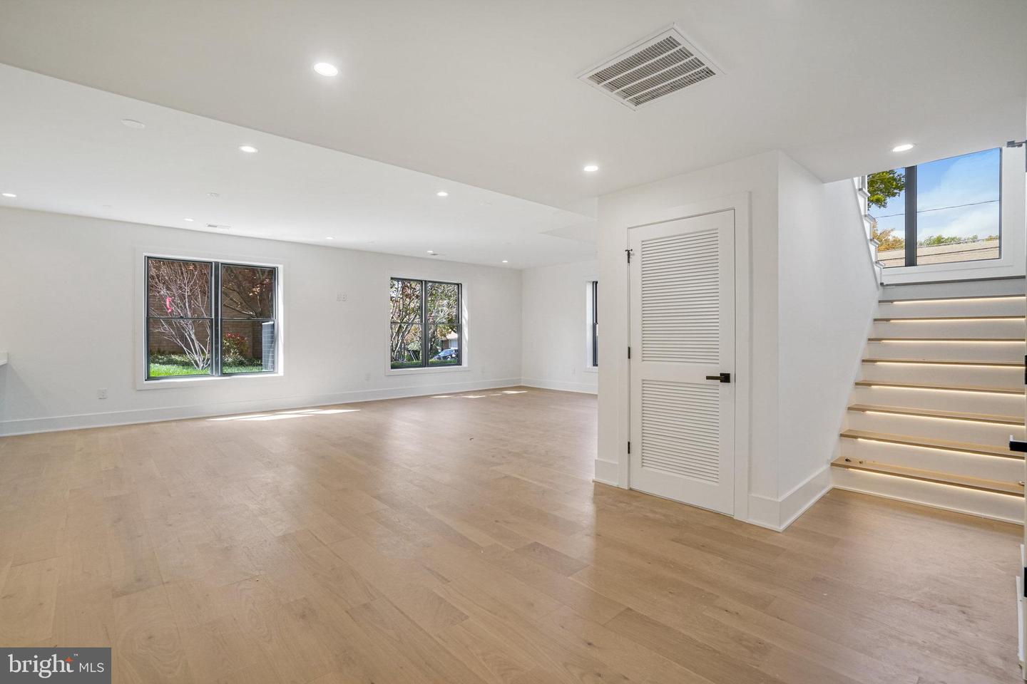 2148 CRIMMINS LN, FALLS CHURCH, Virginia 22043, 7 Bedrooms Bedrooms, ,7 BathroomsBathrooms,Residential,For sale,2148 CRIMMINS LN,VAFX2241496 MLS # VAFX2241496