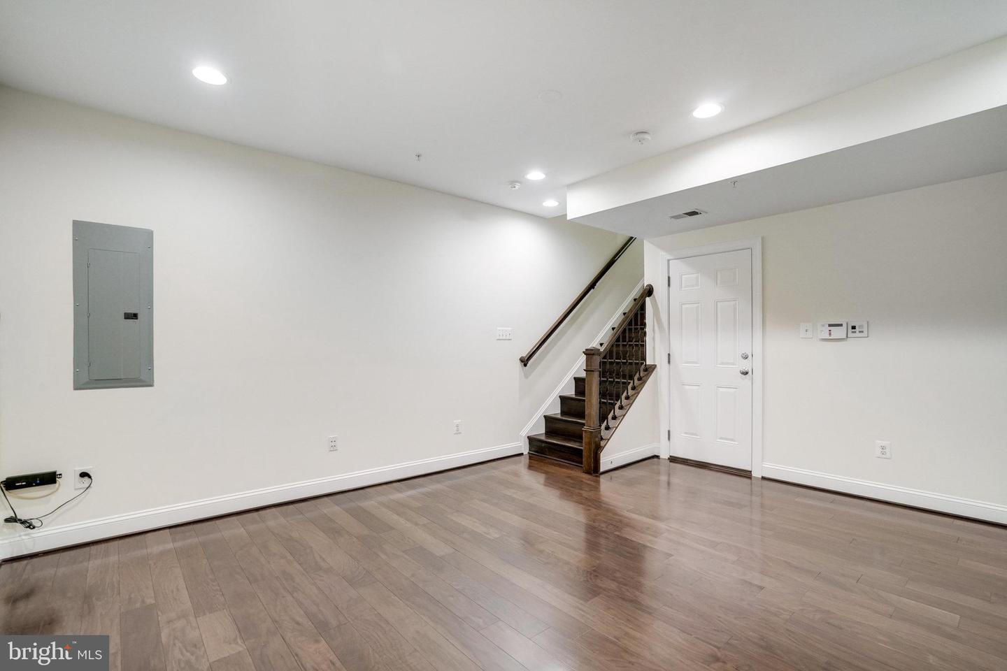 2082 HUTCHISON GROVE CT, FALLS CHURCH, Virginia 22043, 3 Bedrooms Bedrooms, ,3 BathroomsBathrooms,Residential,For sale,2082 HUTCHISON GROVE CT,VAFX2241498 MLS # VAFX2241498