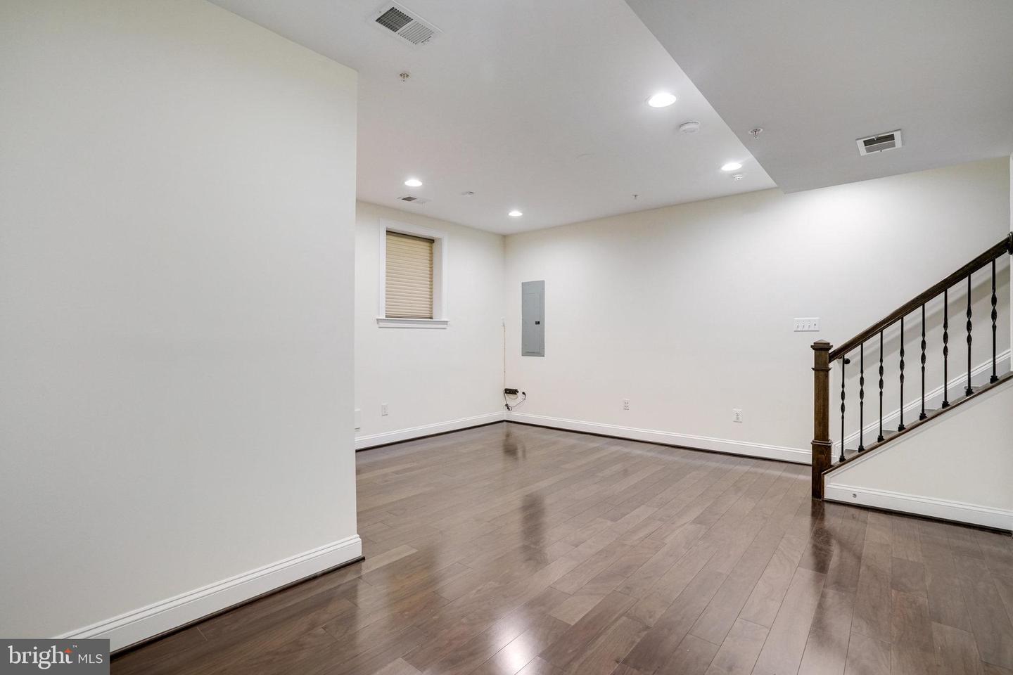 2082 HUTCHISON GROVE CT, FALLS CHURCH, Virginia 22043, 3 Bedrooms Bedrooms, ,3 BathroomsBathrooms,Residential,For sale,2082 HUTCHISON GROVE CT,VAFX2241498 MLS # VAFX2241498