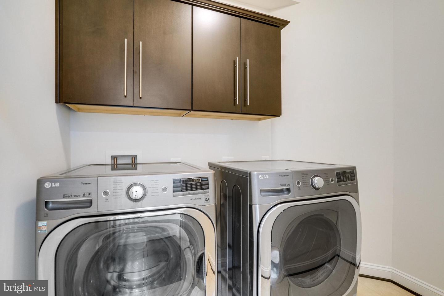2082 HUTCHISON GROVE CT, FALLS CHURCH, Virginia 22043, 3 Bedrooms Bedrooms, ,3 BathroomsBathrooms,Residential,For sale,2082 HUTCHISON GROVE CT,VAFX2241498 MLS # VAFX2241498