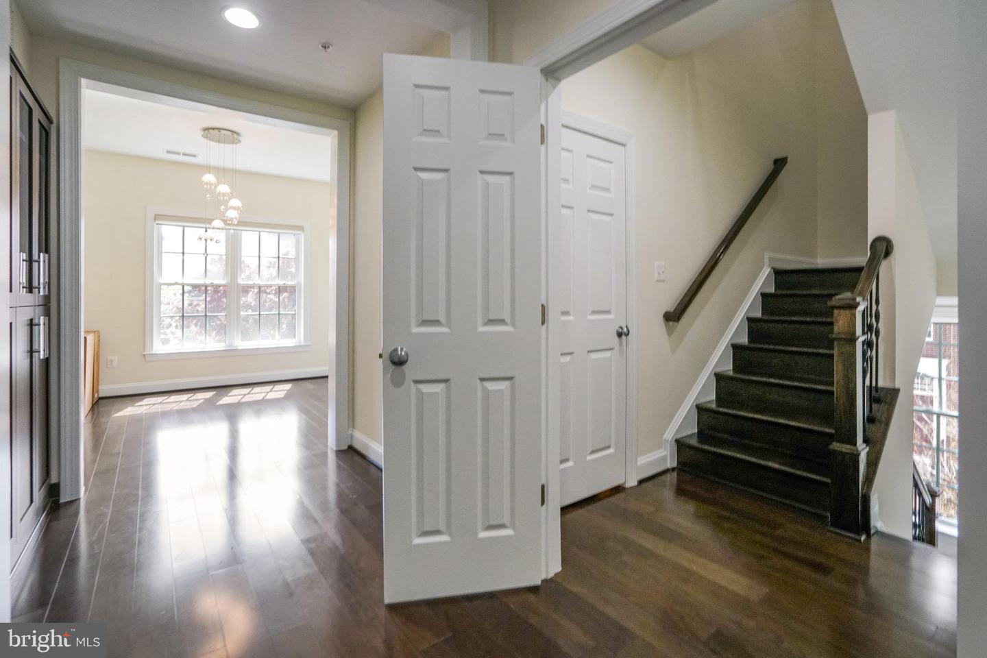2082 HUTCHISON GROVE CT, FALLS CHURCH, Virginia 22043, 3 Bedrooms Bedrooms, ,3 BathroomsBathrooms,Residential,For sale,2082 HUTCHISON GROVE CT,VAFX2241498 MLS # VAFX2241498