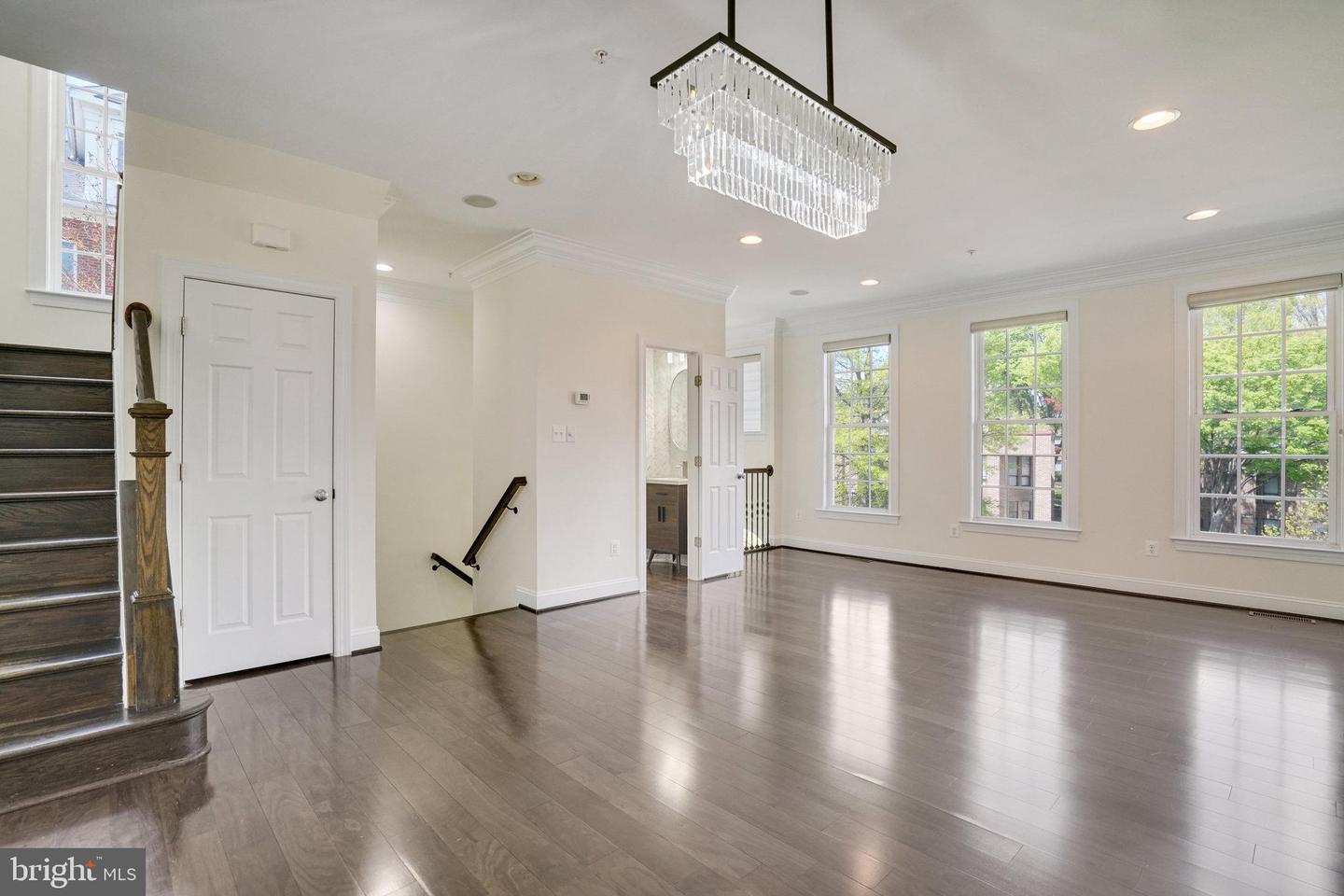 2082 HUTCHISON GROVE CT, FALLS CHURCH, Virginia 22043, 3 Bedrooms Bedrooms, ,3 BathroomsBathrooms,Residential,For sale,2082 HUTCHISON GROVE CT,VAFX2241498 MLS # VAFX2241498