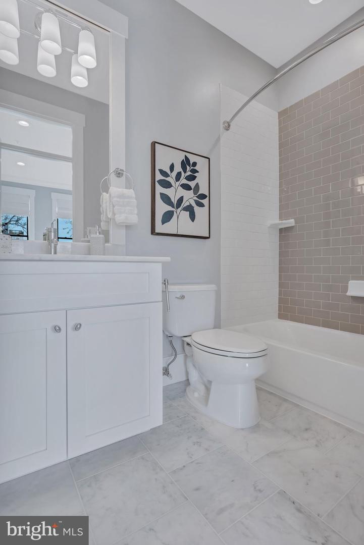 1622 E ST SE, WASHINGTON, District Of Columbia 20003, 4 Bedrooms Bedrooms, ,4 BathroomsBathrooms,Residential,For sale,1622 E ST SE,DCDC2201158 MLS # DCDC2201158