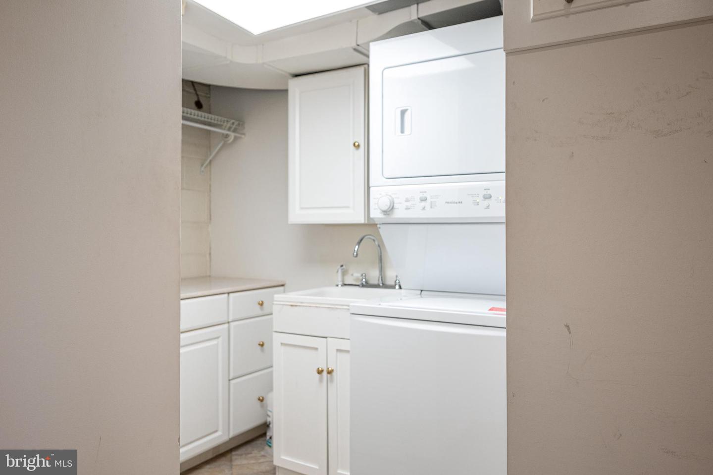7104 SUSSEX PL, ALEXANDRIA, Virginia 22307, 3 Bedrooms Bedrooms, ,3 BathroomsBathrooms,Residential,For sale,7104 SUSSEX PL,VAFX2241526 MLS # VAFX2241526