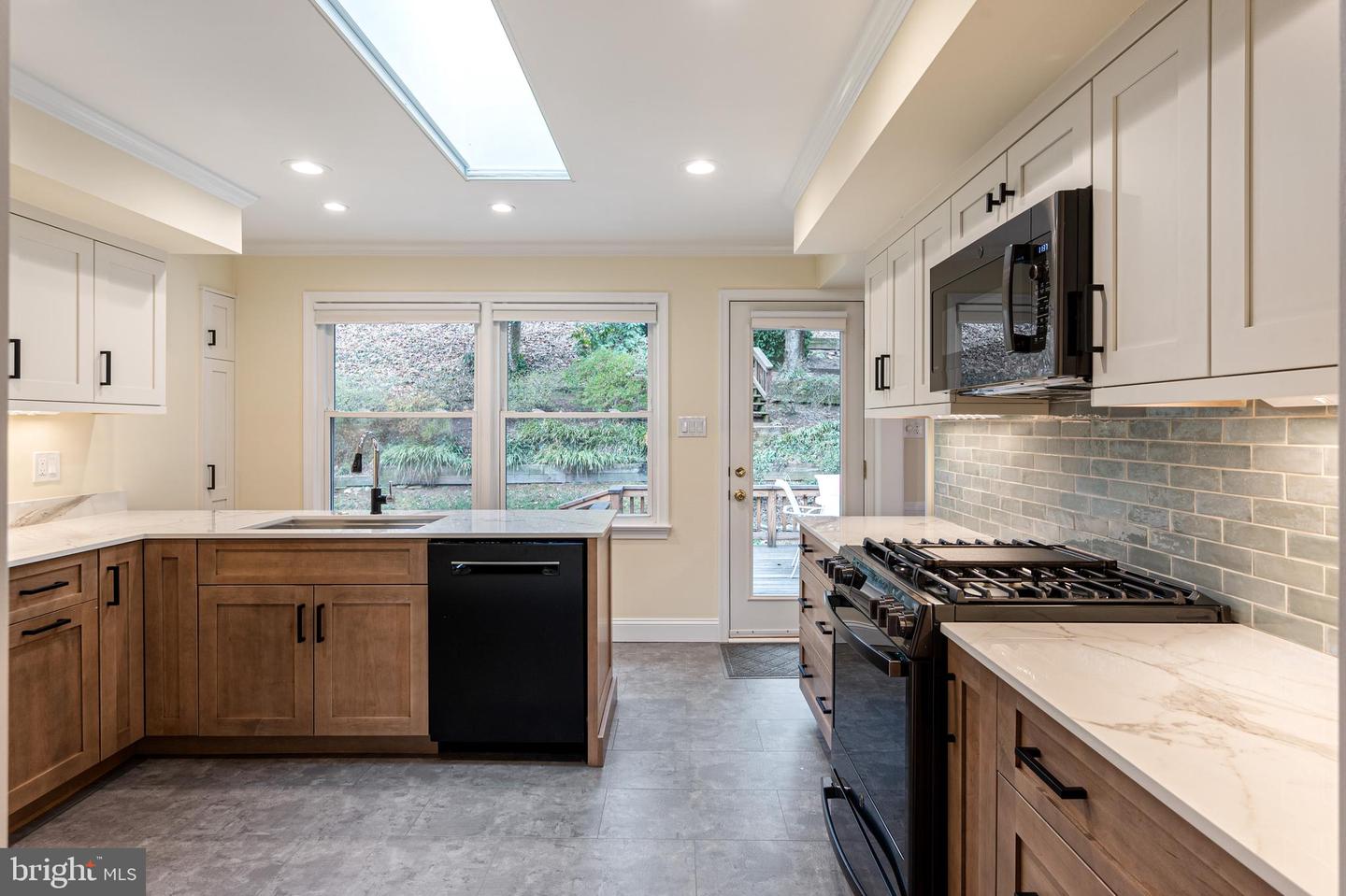 7104 SUSSEX PL, ALEXANDRIA, Virginia 22307, 3 Bedrooms Bedrooms, ,3 BathroomsBathrooms,Residential,For sale,7104 SUSSEX PL,VAFX2241526 MLS # VAFX2241526