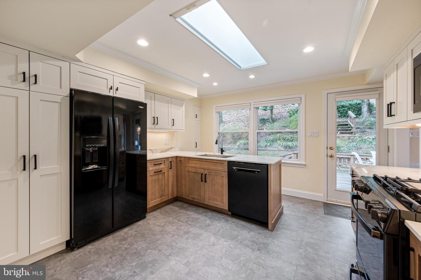 7104 SUSSEX PL, ALEXANDRIA, Virginia 22307, 3 Bedrooms Bedrooms, ,3 BathroomsBathrooms,Residential,For sale,7104 SUSSEX PL,VAFX2241526 MLS # VAFX2241526
