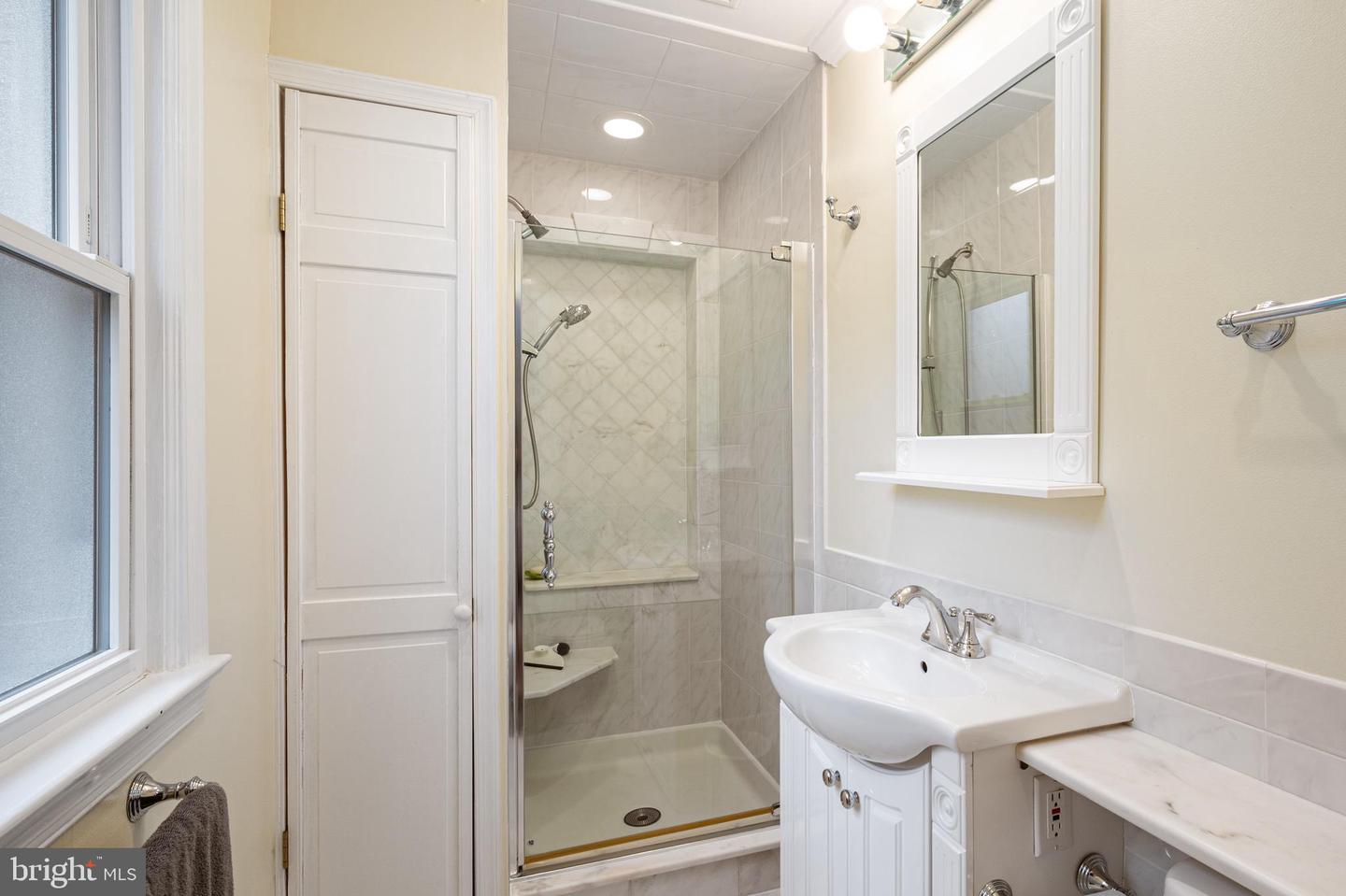 7104 SUSSEX PL, ALEXANDRIA, Virginia 22307, 3 Bedrooms Bedrooms, ,3 BathroomsBathrooms,Residential,For sale,7104 SUSSEX PL,VAFX2241526 MLS # VAFX2241526