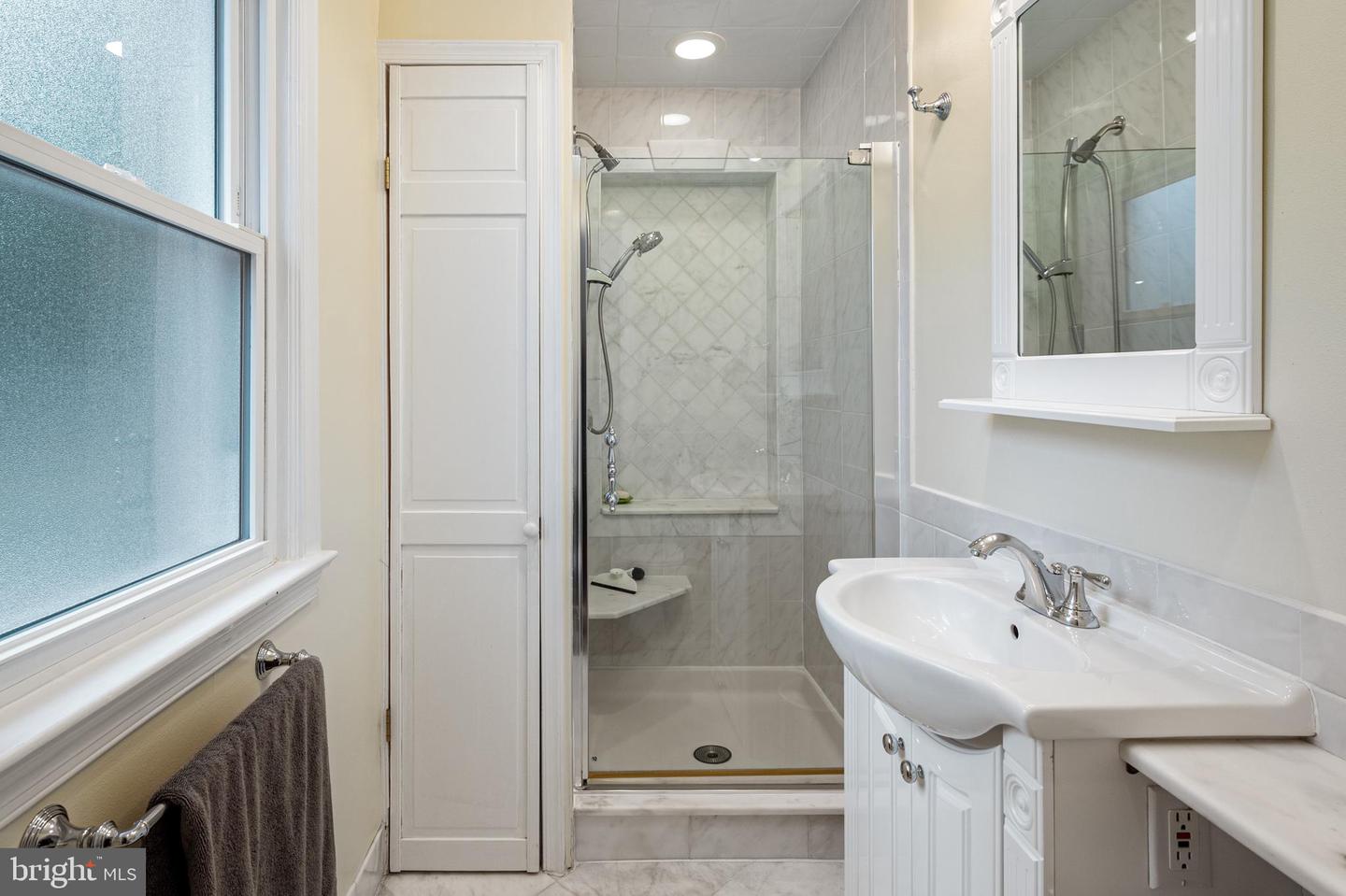 7104 SUSSEX PL, ALEXANDRIA, Virginia 22307, 3 Bedrooms Bedrooms, ,3 BathroomsBathrooms,Residential,For sale,7104 SUSSEX PL,VAFX2241526 MLS # VAFX2241526