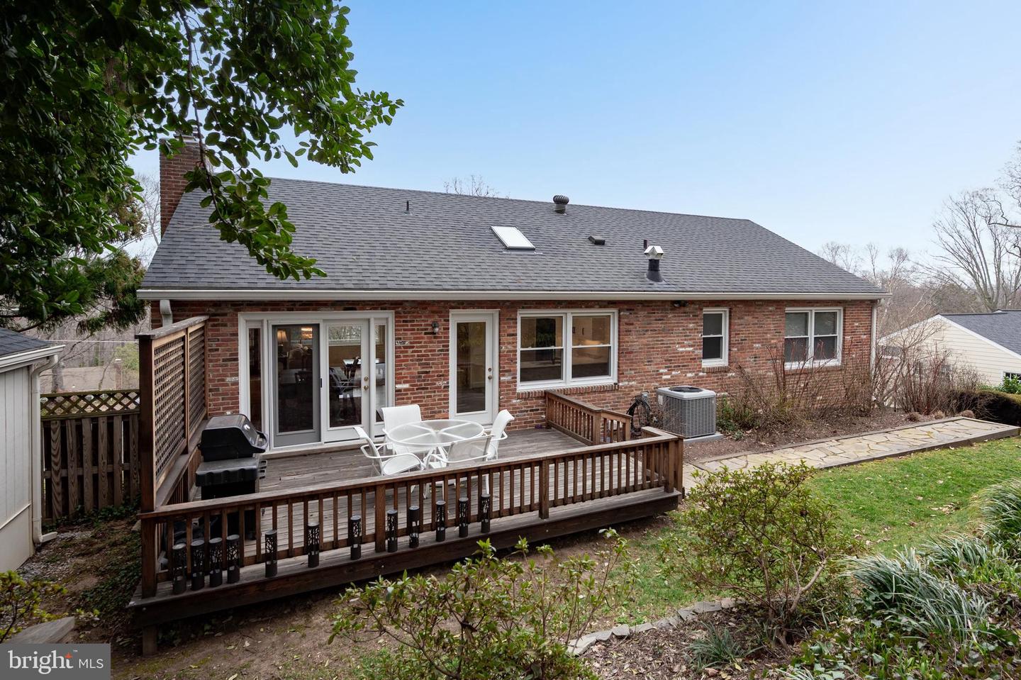 7104 SUSSEX PL, ALEXANDRIA, Virginia 22307, 3 Bedrooms Bedrooms, ,3 BathroomsBathrooms,Residential,For sale,7104 SUSSEX PL,VAFX2241526 MLS # VAFX2241526