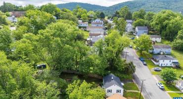 919 -B ALTAVISTA AVE, CHARLOTTESVILLE, Virginia 22902, 2 Bedrooms Bedrooms, ,1 BathroomBathrooms,Residential,For sale,919 -B ALTAVISTA AVE,664651 MLS # 664651