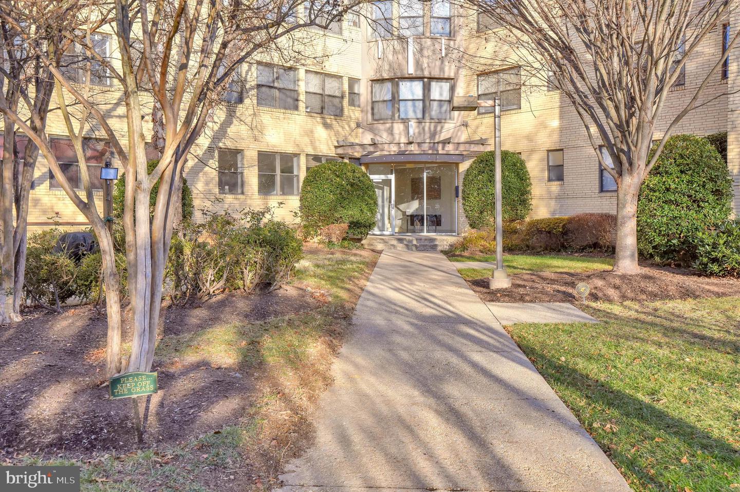 212-212 OAKWOOD ST SE #B5, WASHINGTON, District Of Columbia 20032, 1 Bedroom Bedrooms, ,1 BathroomBathrooms,Residential,For sale,212-212 OAKWOOD ST SE #B5,DCDC2201178 MLS # DCDC2201178