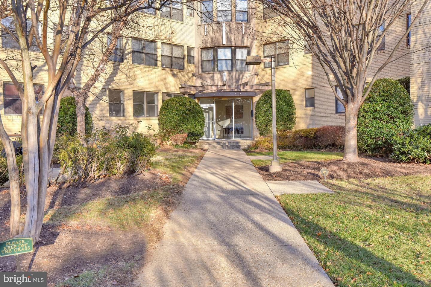 212-212 OAKWOOD ST SE #B5, WASHINGTON, District Of Columbia 20032, 1 Bedroom Bedrooms, ,1 BathroomBathrooms,Residential,For sale,212-212 OAKWOOD ST SE #B5,DCDC2201178 MLS # DCDC2201178