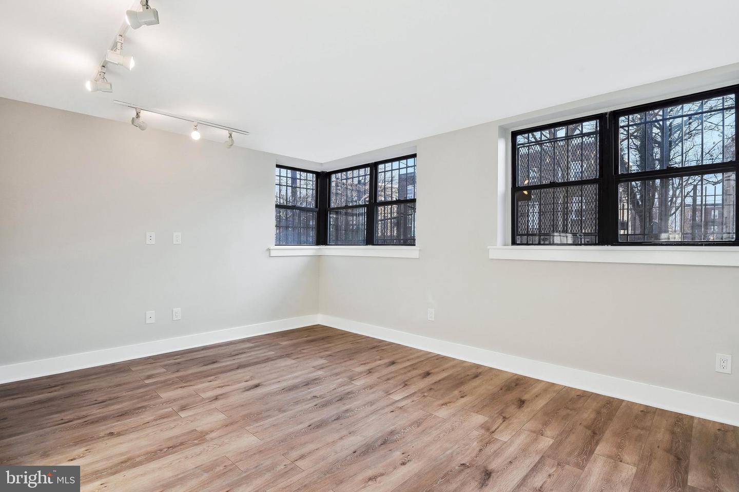 212-212 OAKWOOD ST SE #B5, WASHINGTON, District Of Columbia 20032, 1 Bedroom Bedrooms, ,1 BathroomBathrooms,Residential,For sale,212-212 OAKWOOD ST SE #B5,DCDC2201178 MLS # DCDC2201178
